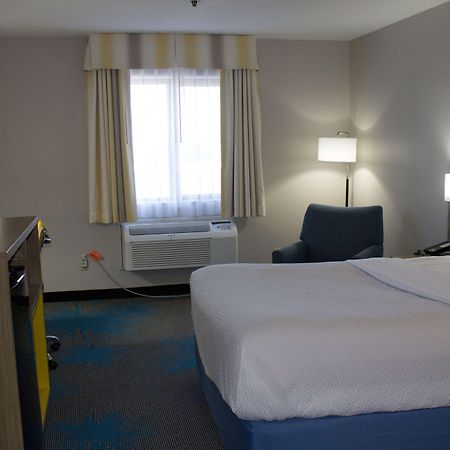 Days Inn By Wyndham Colby Dış mekan fotoğraf
