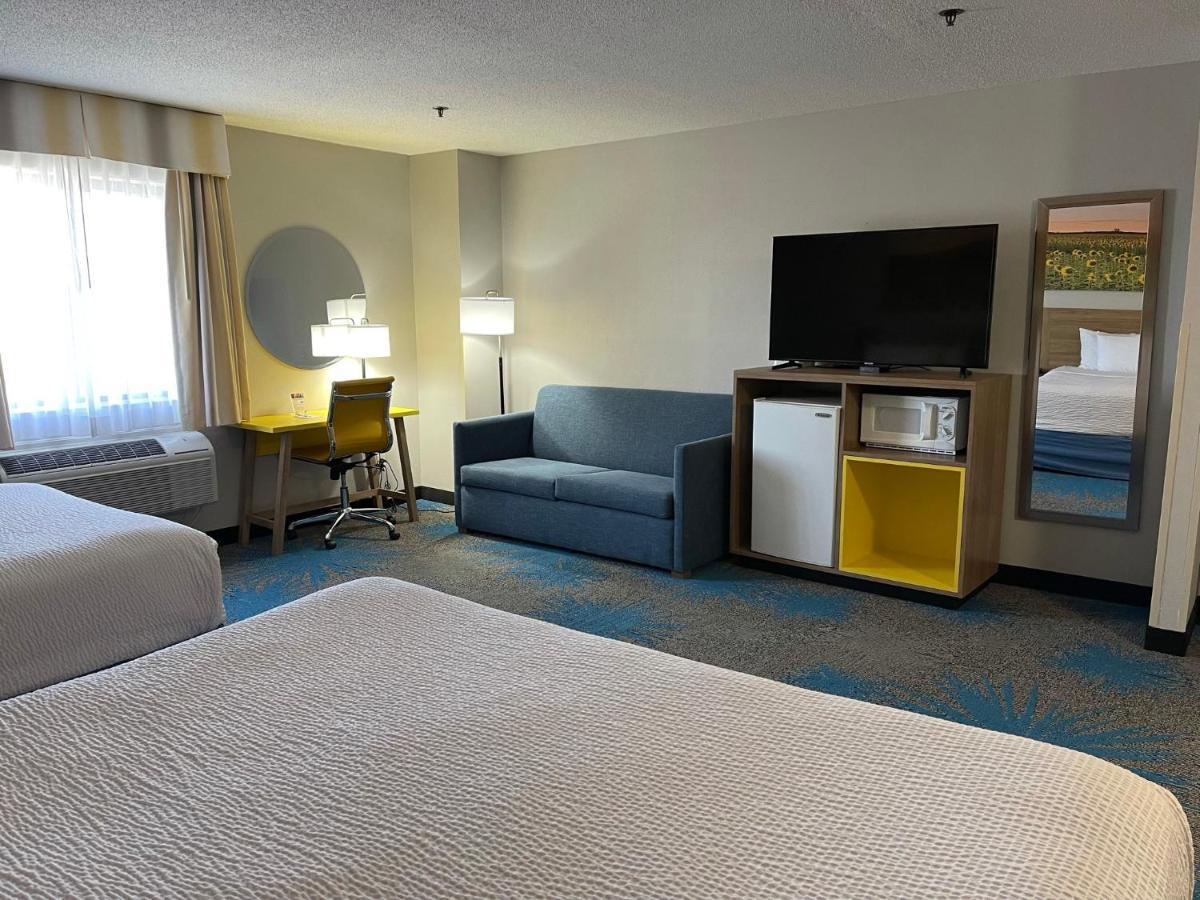 Days Inn By Wyndham Colby Dış mekan fotoğraf