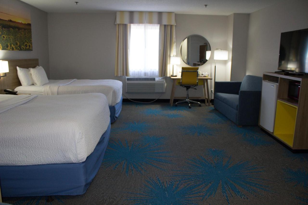 Days Inn By Wyndham Colby Dış mekan fotoğraf