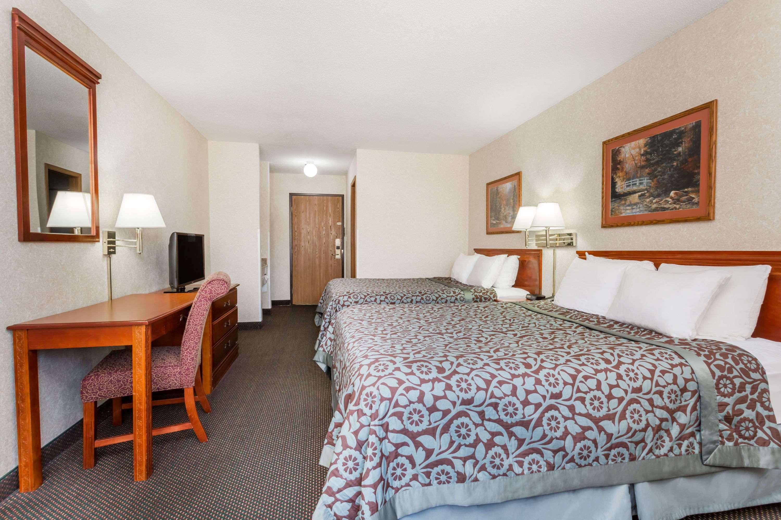 Days Inn By Wyndham Colby Dış mekan fotoğraf