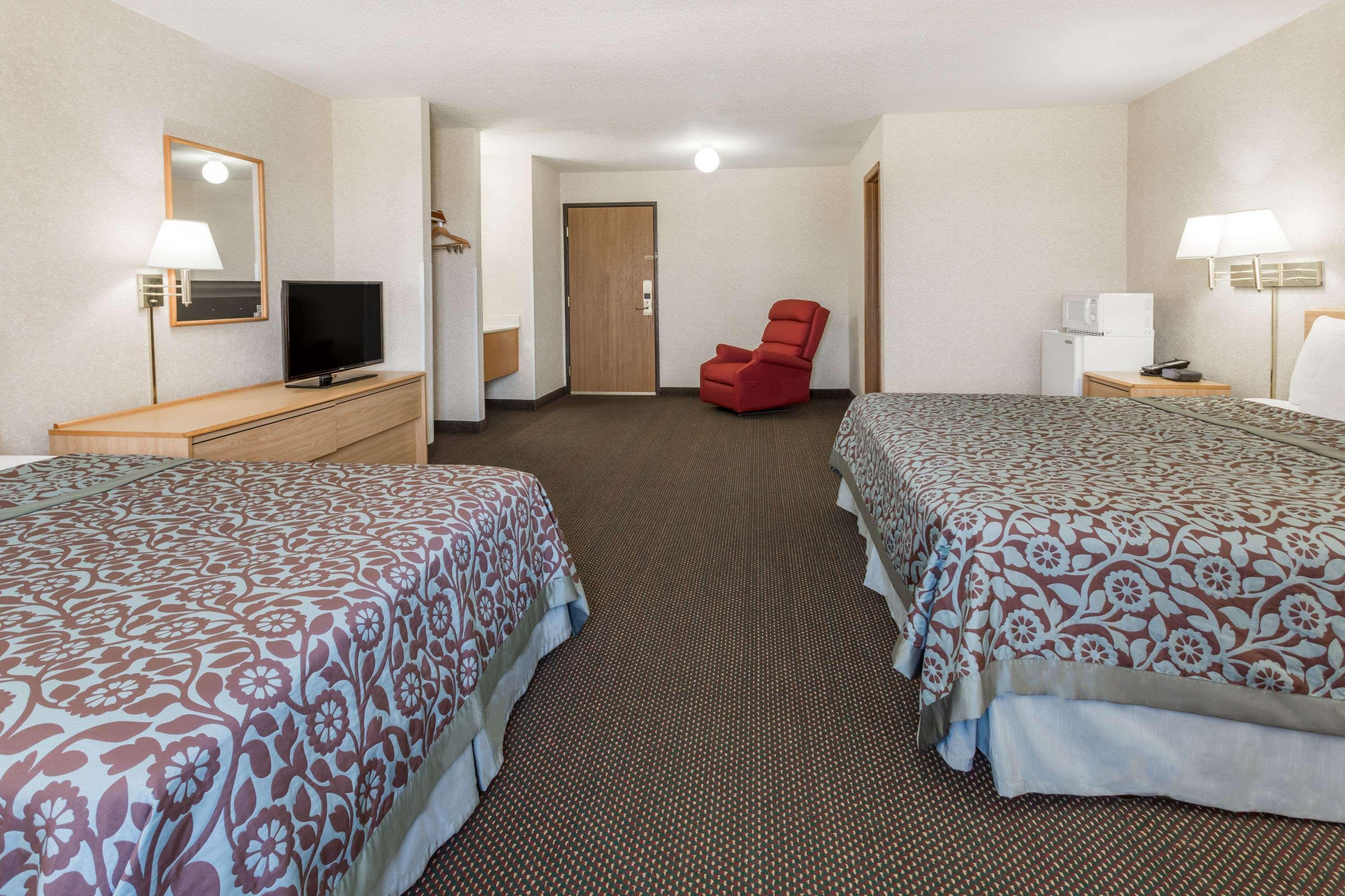 Days Inn By Wyndham Colby Dış mekan fotoğraf