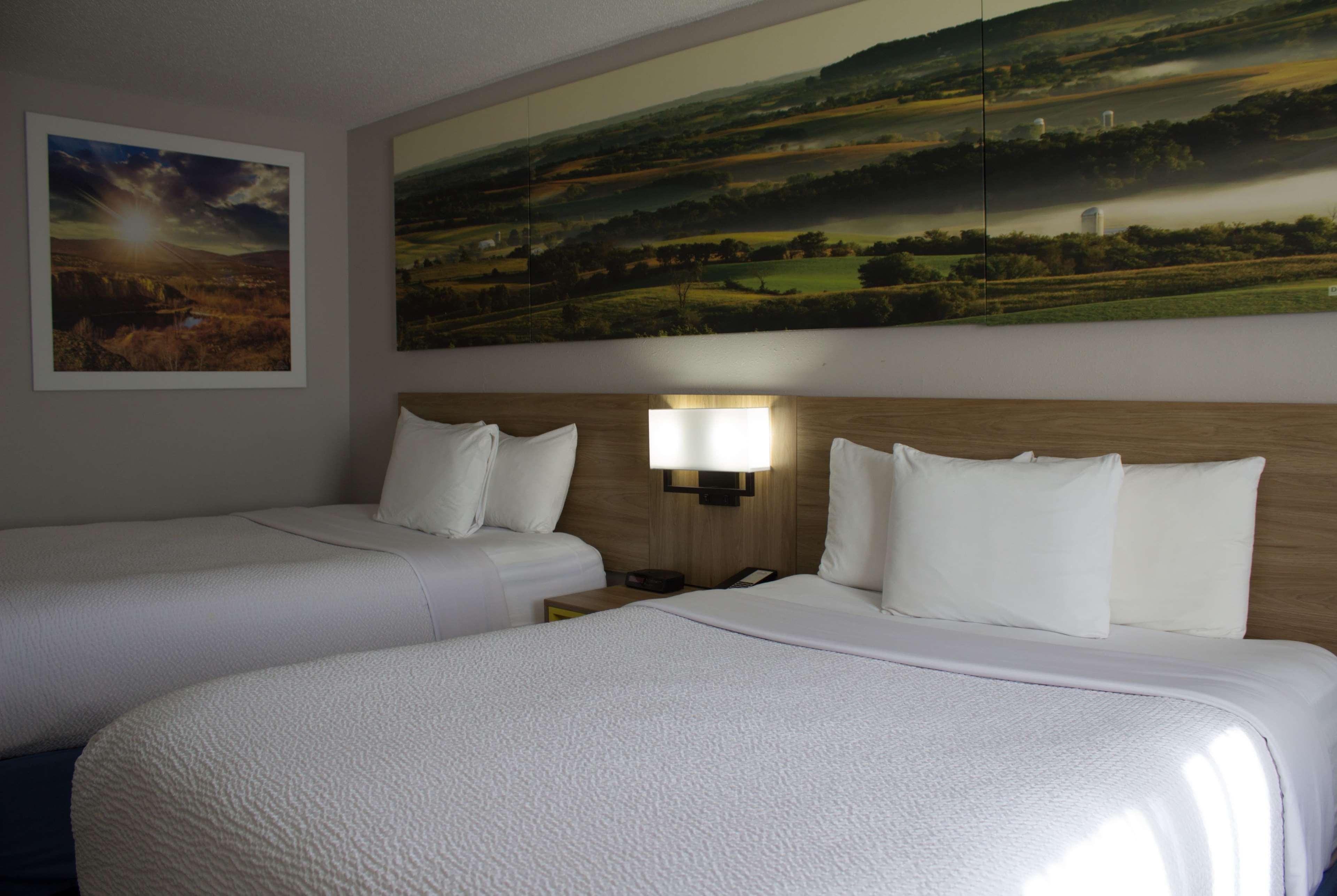 Days Inn By Wyndham Colby Dış mekan fotoğraf