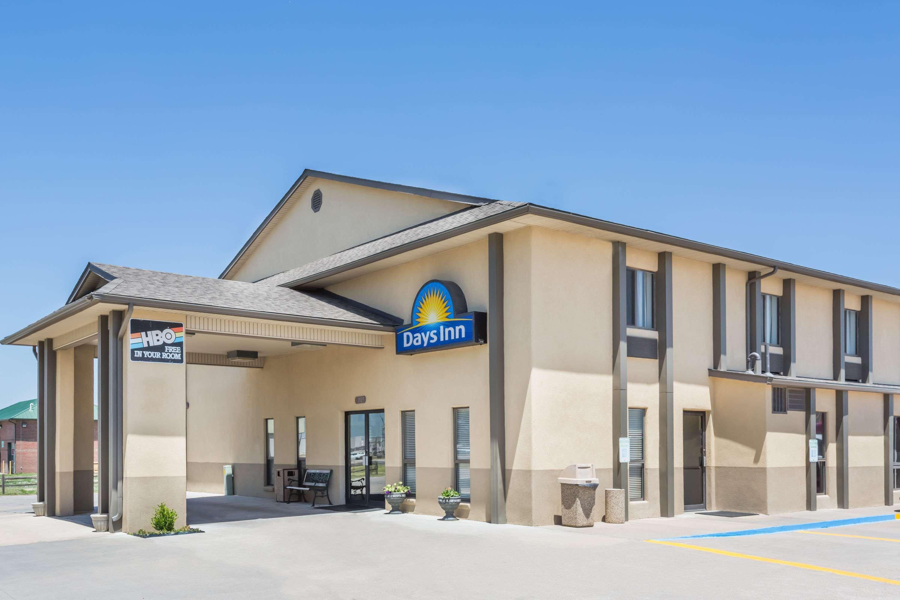 Days Inn By Wyndham Colby Dış mekan fotoğraf