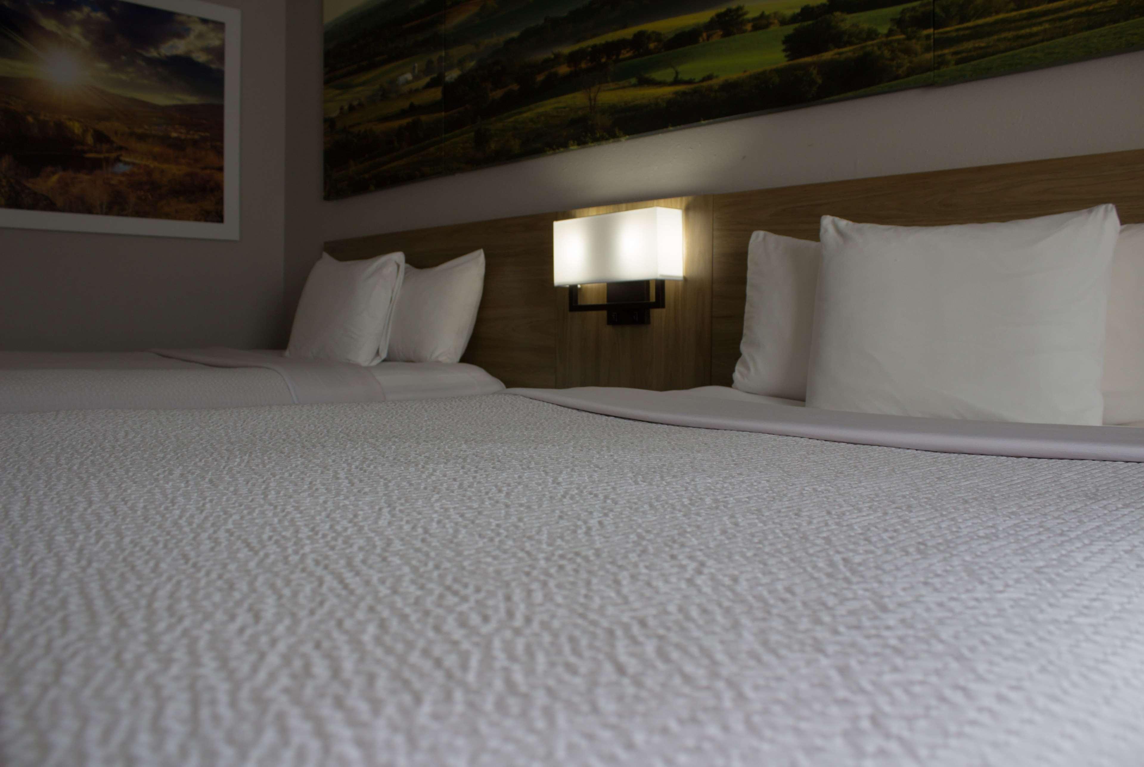 Days Inn By Wyndham Colby Dış mekan fotoğraf