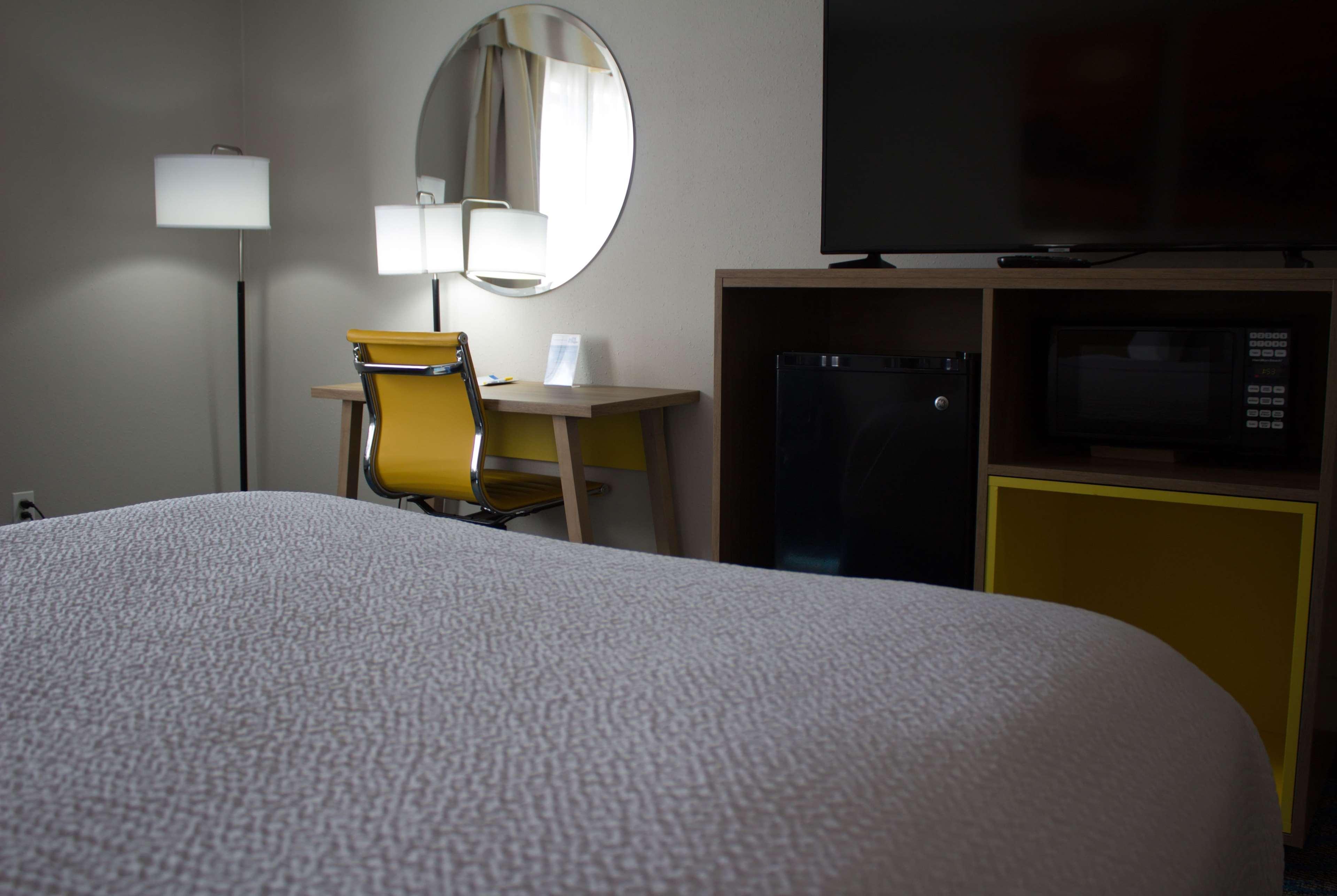 Days Inn By Wyndham Colby Dış mekan fotoğraf