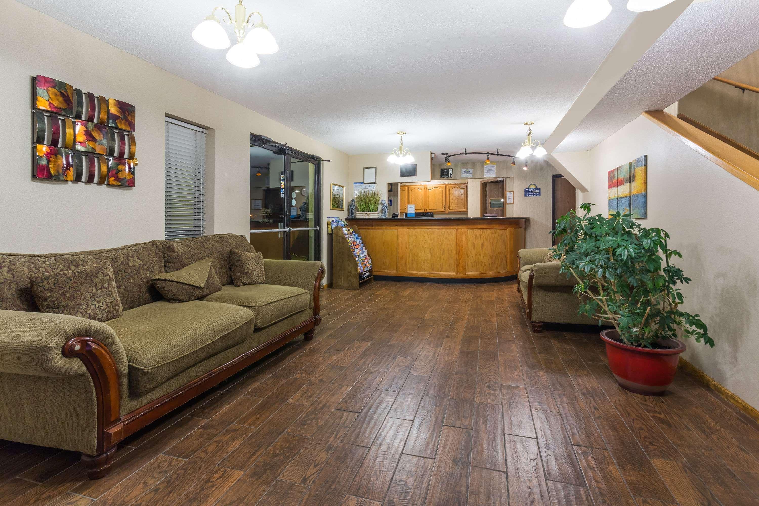 Days Inn By Wyndham Colby Dış mekan fotoğraf